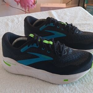 Brooks Ghost Max Comfort Running Shoes
